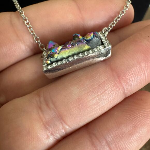Druzy navy‎ blue iridescent rectangular silver tone rhinestone necklace - Picture 2 of 7